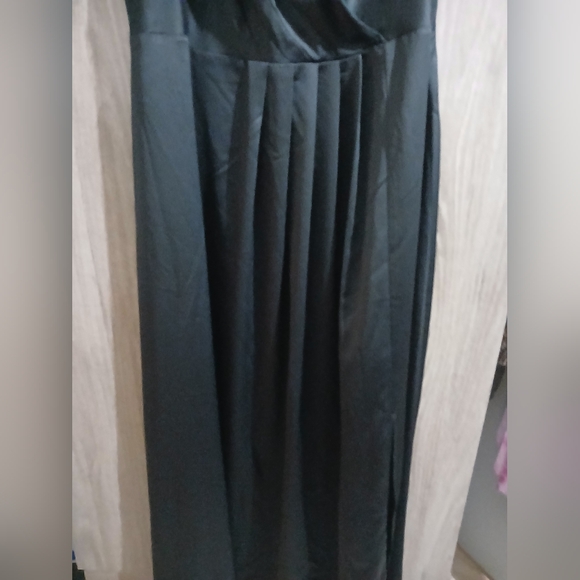 Elegant Black Sleeveless Dress - Picture 4 of 9